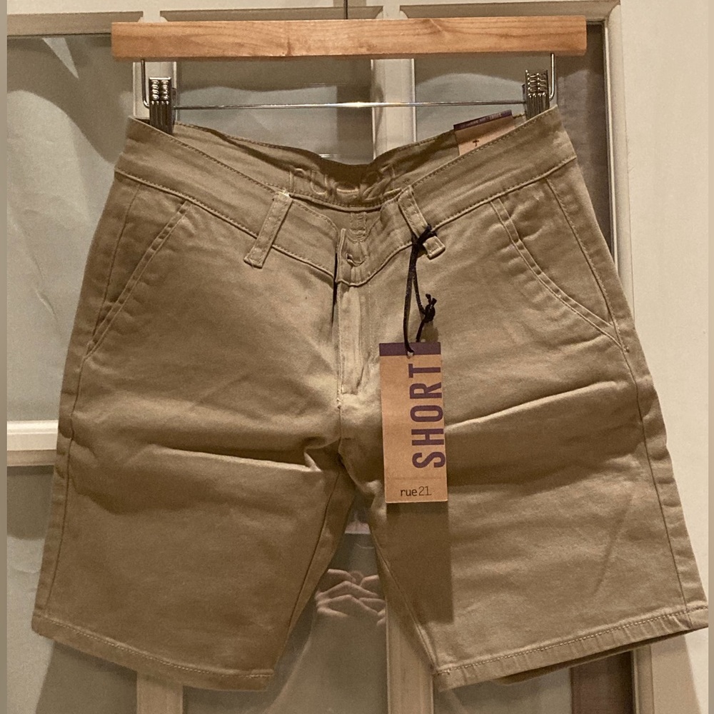 Rue21 junior’s bermuda khaki shorts size 3/4